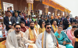 ak4brla_celebs-at-ram-temple_625x300_22_January_24 (1)